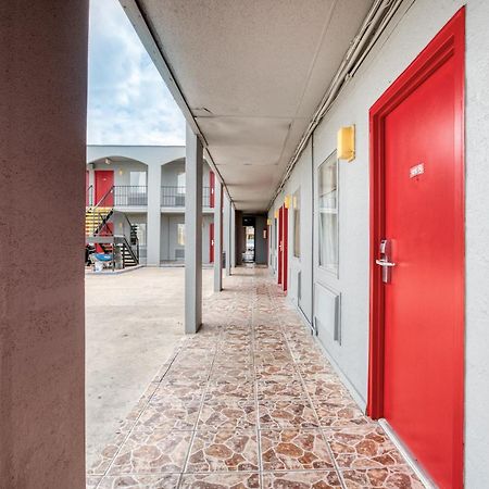 Oyo Hotel San Antonio Lackland Air Force Base West Exterior foto