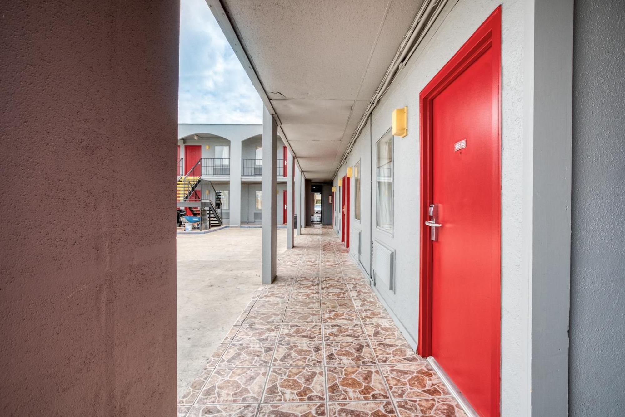 Oyo Hotel San Antonio Lackland Air Force Base West Exterior foto