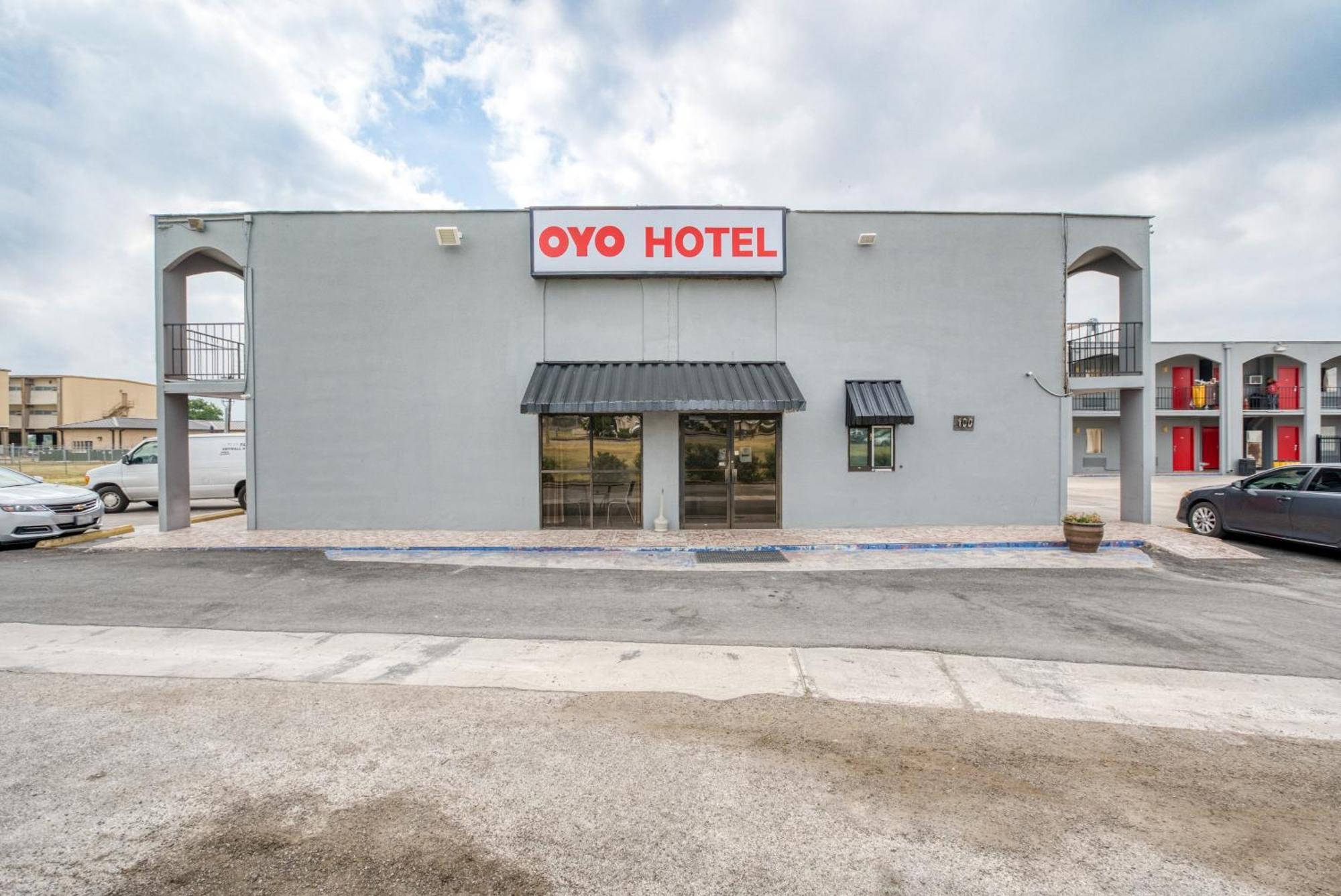 Oyo Hotel San Antonio Lackland Air Force Base West Exterior foto